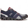 Granatowe buty sportowe On Running w sportowym stylu