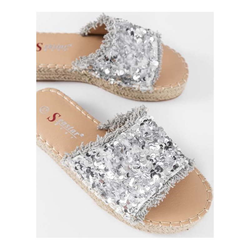 Srebrne klapki Gemre.com.pl w stylu casual