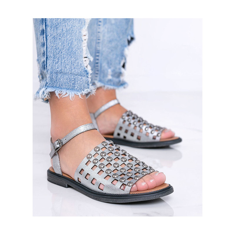 Srebrne sandały Gemre.com.pl w stylu casual z klamrami