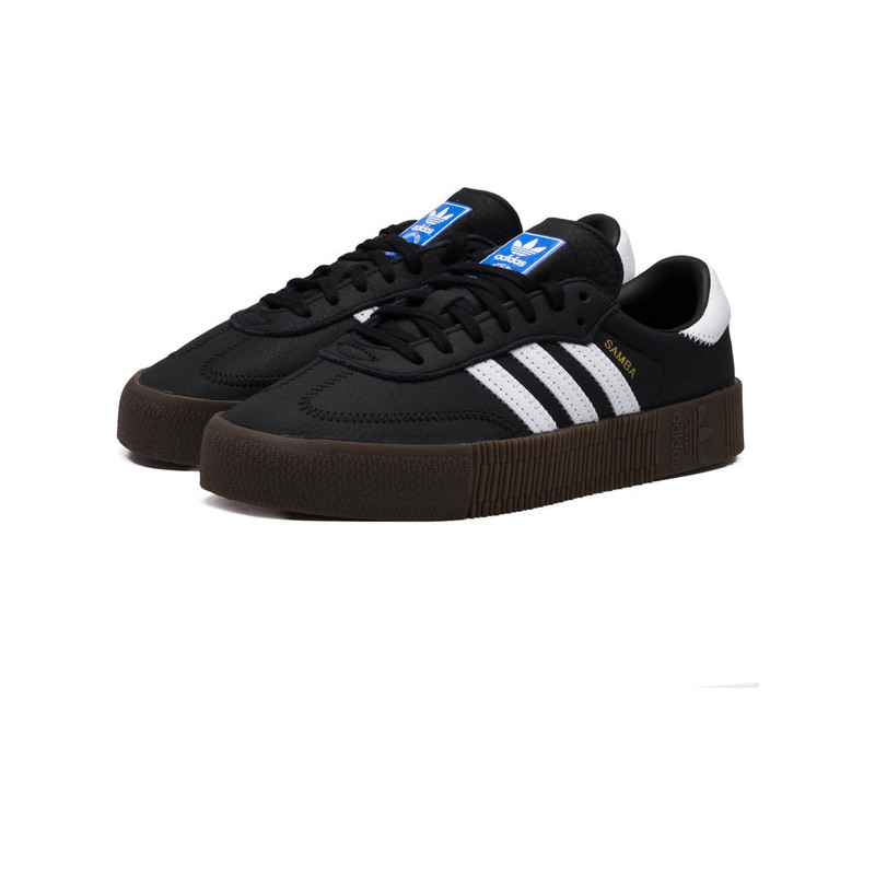 Trampki Adidas Originals z płaską podeszwą sznurowane w sportowym stylu