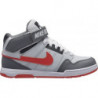 Trampki Nike z płaską podeszwą sznurowane w sportowym stylu