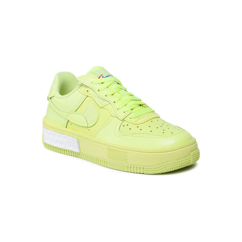 Zielone buty sportowe Nike w sportowym stylu