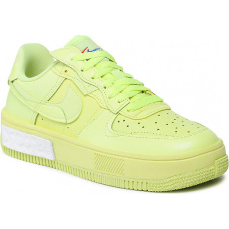Zielone buty sportowe Nike w sportowym stylu