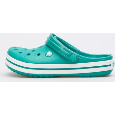 Zielone klapki Crocs z płaską podeszwą