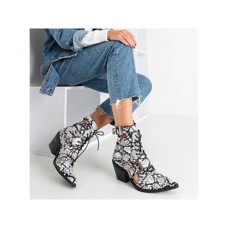 Botki Royalfashion.pl na zamek w stylu boho na obcasie