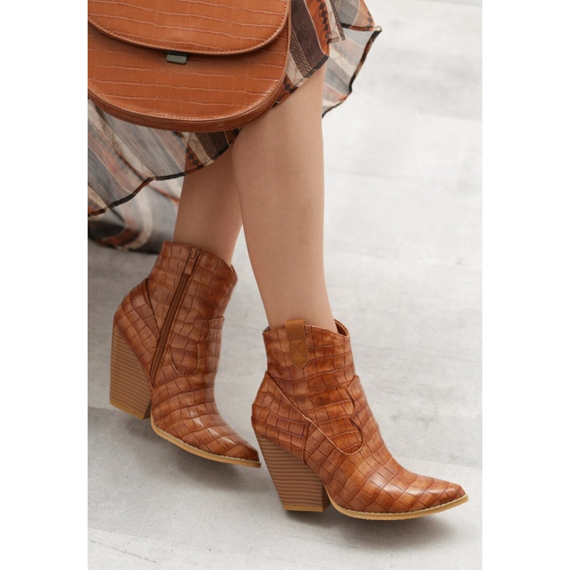 Brązowe botki born2be na obcasie w stylu boho na zamek
