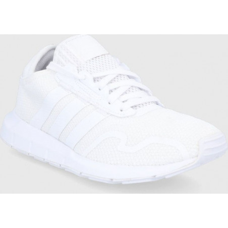 Buty sportowe Adidas Originals w sportowym stylu