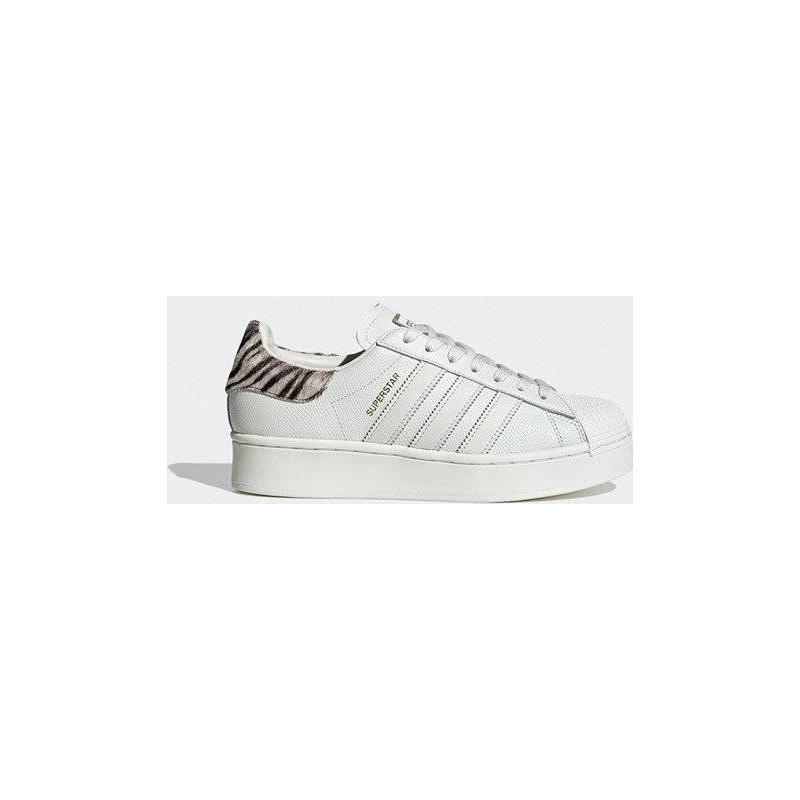 Buty sportowe Adidas Originals w sportowym stylu sznurowane
