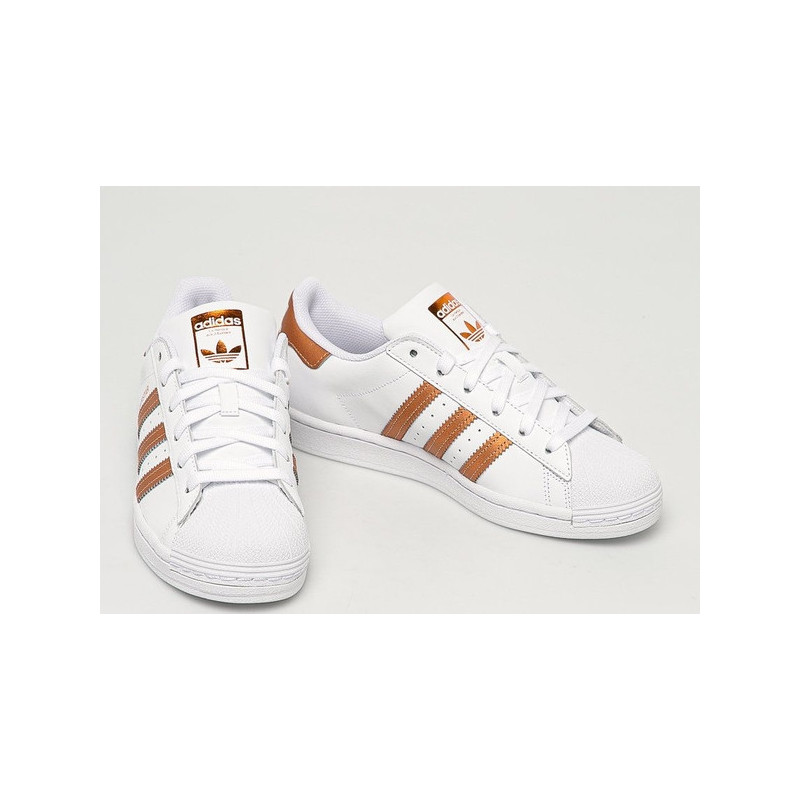 Buty sportowe Adidas Originals ze skóry sznurowane w sportowym stylu