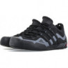 Buty sportowe Adidas sznurowane w sportowym stylu