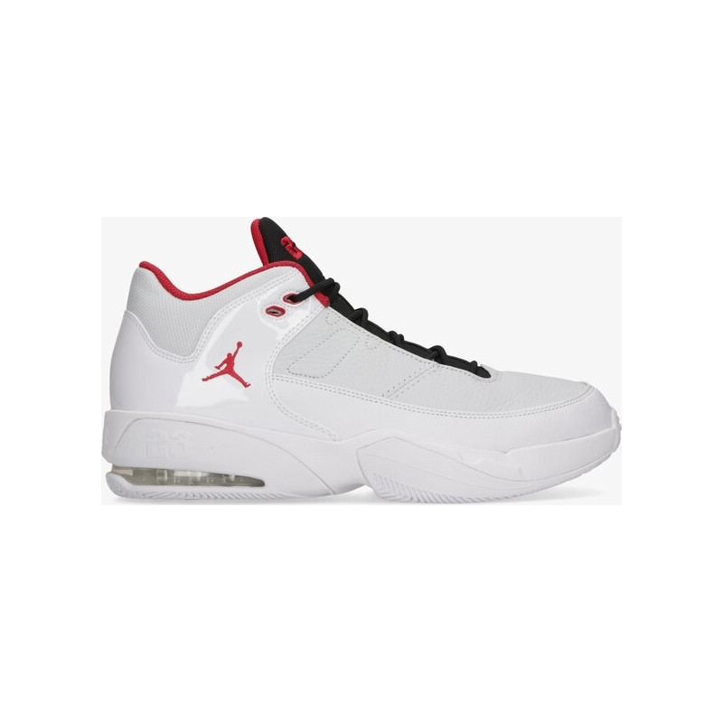 Buty sportowe Jordan w sportowym stylu