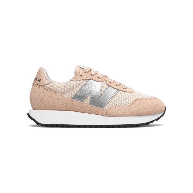 Buty sportowe New Balance w sportowym stylu z płaską podeszwą z zamszu