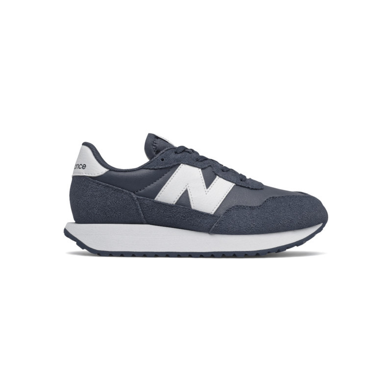 Buty sportowe New Balance z zamszu w sportowym stylu sznurowane