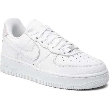 Buty sportowe Nike sznurowane w sportowym stylu z płaską podeszwą