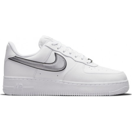 Buty sportowe Nike w sportowym stylu z płaską podeszwą