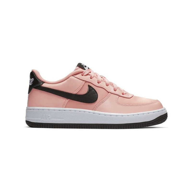 Buty sportowe Nike w sportowym stylu z płaską podeszwą sznurowane