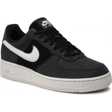 Buty sportowe Nike z nubuku sznurowane w sportowym stylu