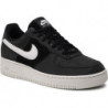 Buty sportowe Nike z nubuku sznurowane w sportowym stylu