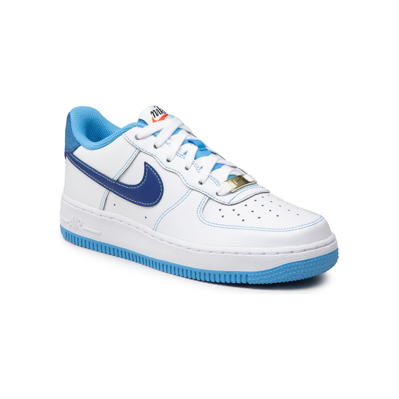 Buty sportowe Nike z płaską podeszwą sznurowane w sportowym stylu