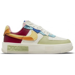 Buty sportowe Nike z płaską podeszwą w sportowym stylu sznurowane