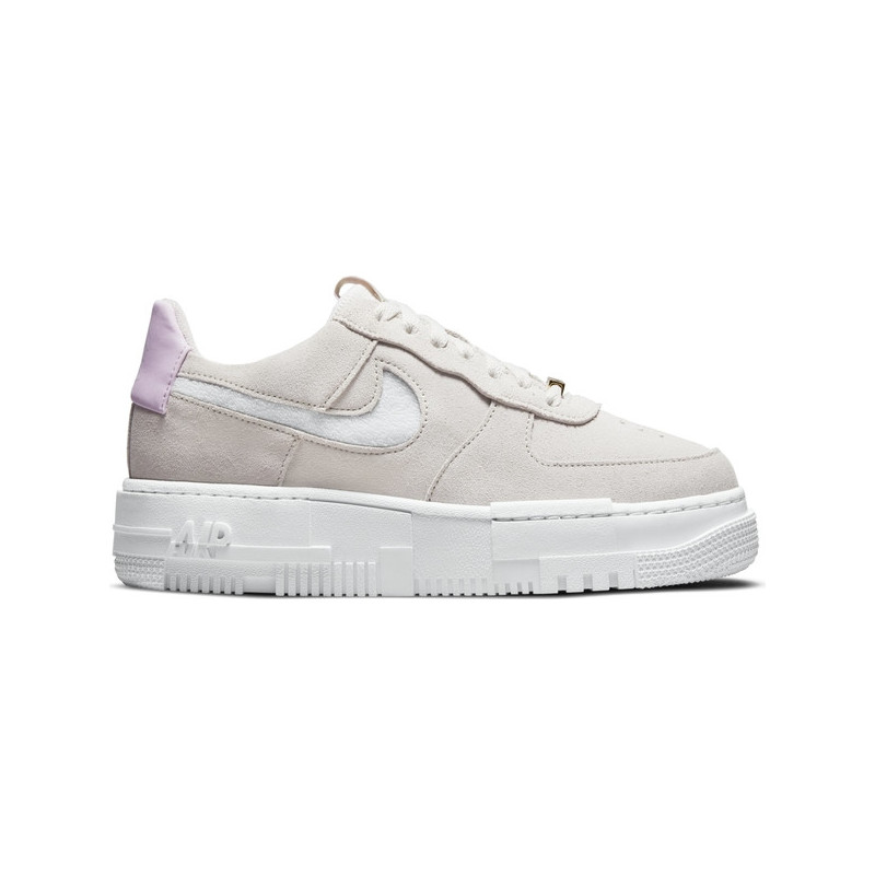 Buty sportowe Nike z zamszu z płaską podeszwą