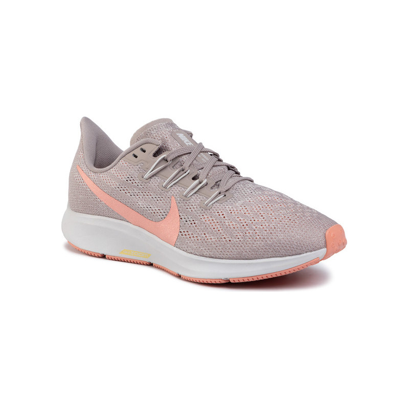 Buty sportowe Nike zoom z płaską podeszwą sznurowane