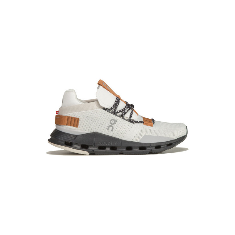 Buty sportowe On Running w sportowym stylu sznurowane z płaską podeszwą