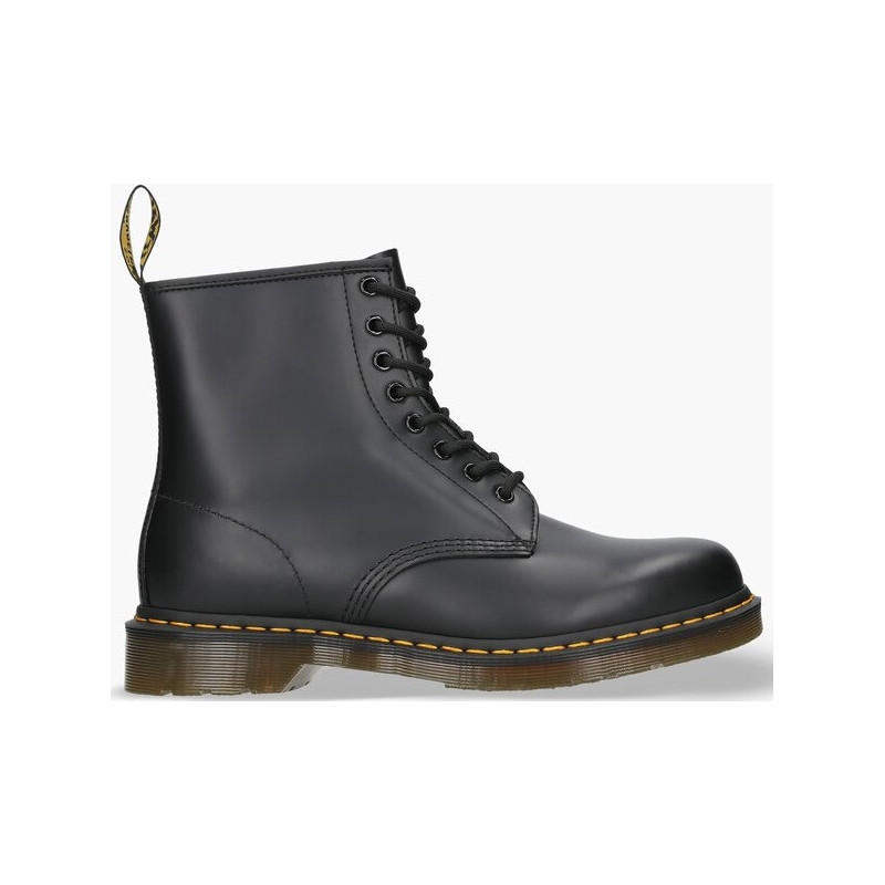Buty zimowe Dr. Martens w militarnym stylu ze skóry