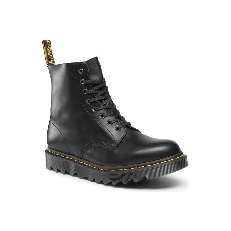 Buty zimowe Dr. Martens ze skóry sznurowane w militarnym stylu