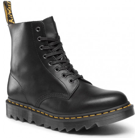 Buty zimowe Dr. Martens ze skóry sznurowane w militarnym stylu