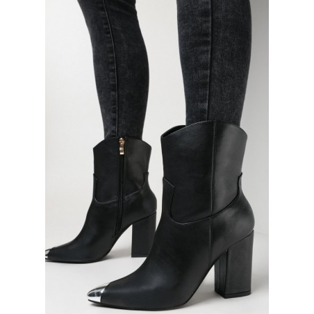 Czarne botki born2be na obcasie