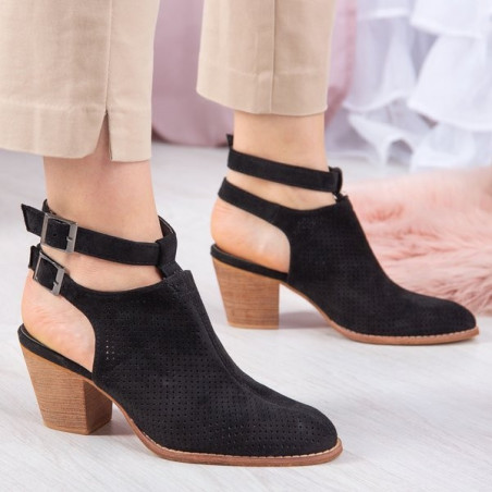 Czarne botki Royalfashion.pl na obcasie