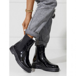 Czarne botki Royalfashion.pl z płaską podeszwą lakierowane w stylu casual