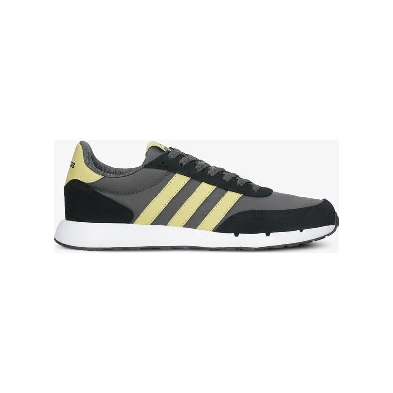 Czarne buty sportowe Adidas sznurowane w sportowym stylu