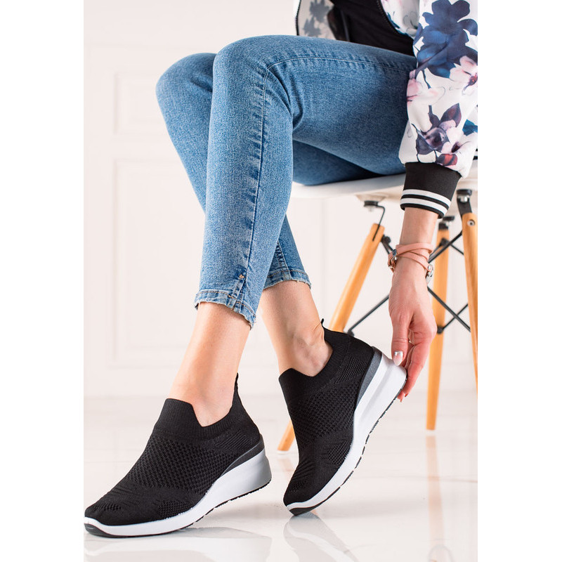 Czarne buty sportowe Czasnabuty w sportowym stylu