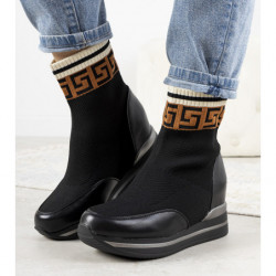 Czarne buty sportowe Gemre.com.pl na zamek w młodzieżowym stylu