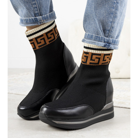 Czarne buty sportowe Gemre.com.pl na zamek w młodzieżowym stylu