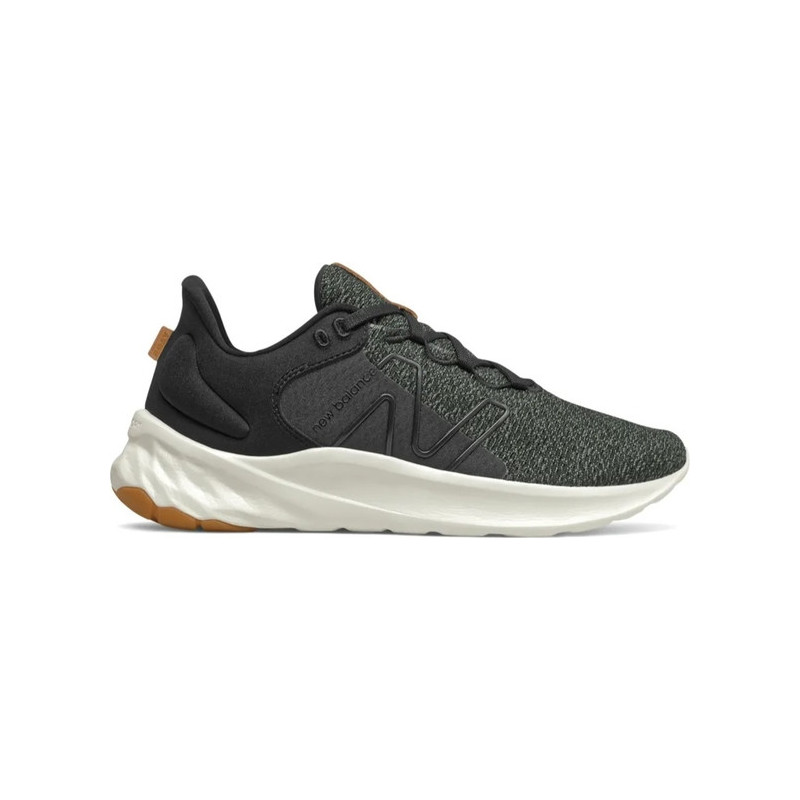Czarne buty sportowe New Balance w sportowym stylu sznurowane
