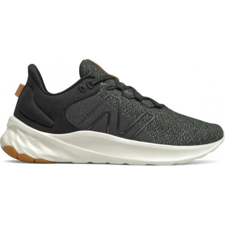 Czarne buty sportowe New Balance w sportowym stylu sznurowane