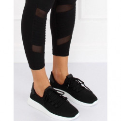 Czarne buty sportowe polse.pl z płaską podeszwą