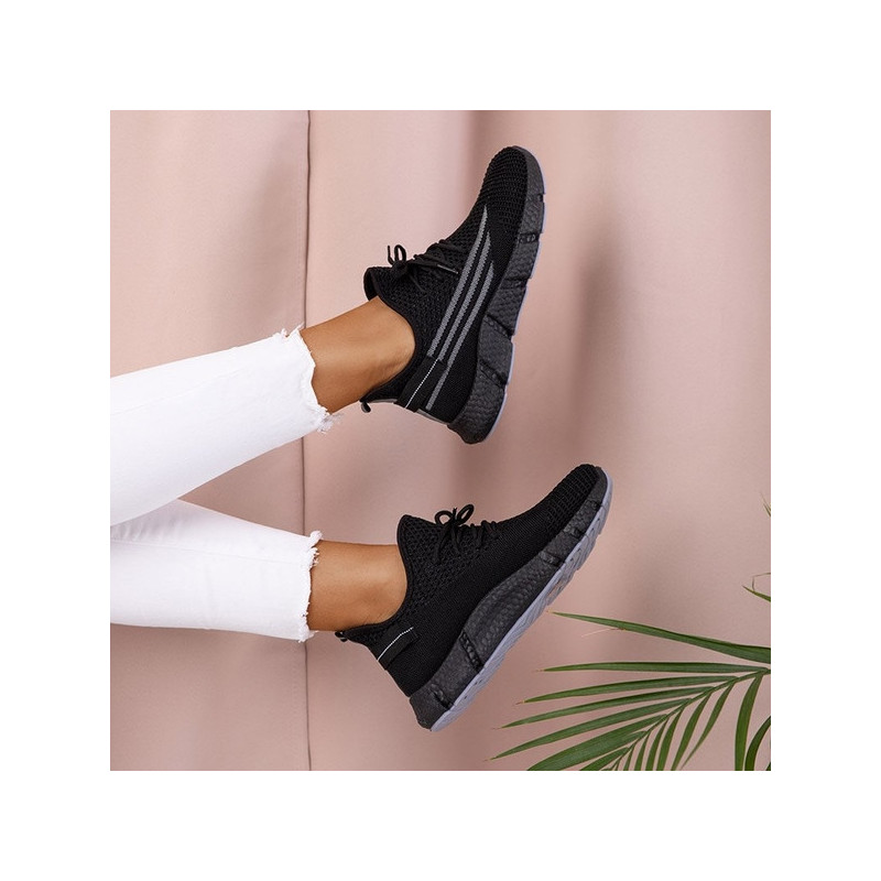 Czarne buty sportowe Royalfashion.pl z płaską podeszwą sznurowane