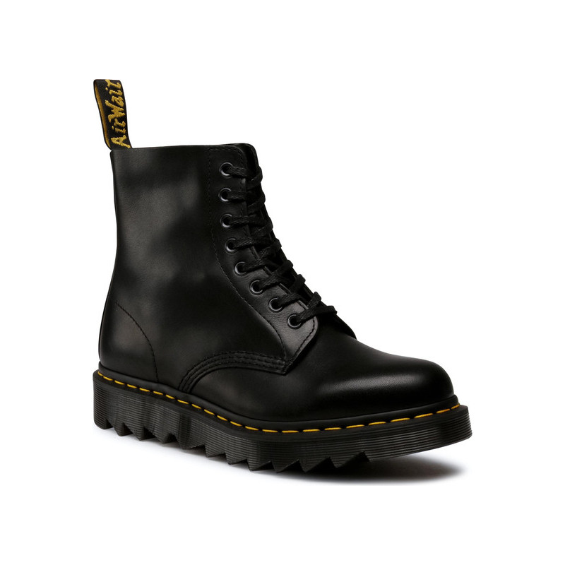 Czarne buty zimowe Dr. Martens sznurowane