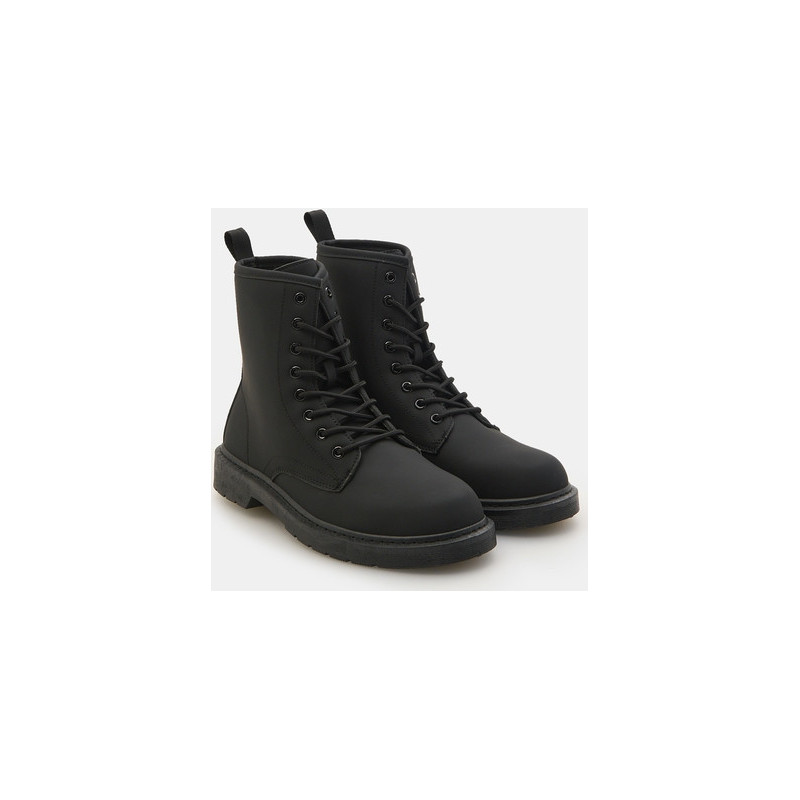 Czarne buty zimowe Sinsay sznurowane