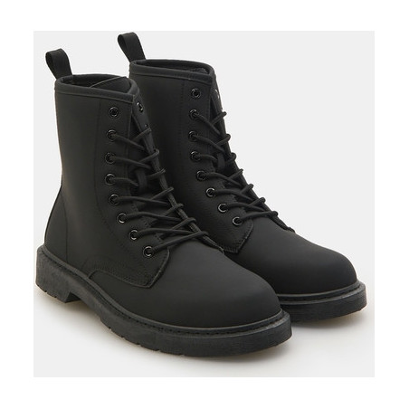 Czarne buty zimowe Sinsay sznurowane
