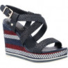 Czarne espadryle Tommy Hilfiger na koturnie z nadrukiem