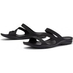 Czarne klapki Crocs z płaską podeszwą