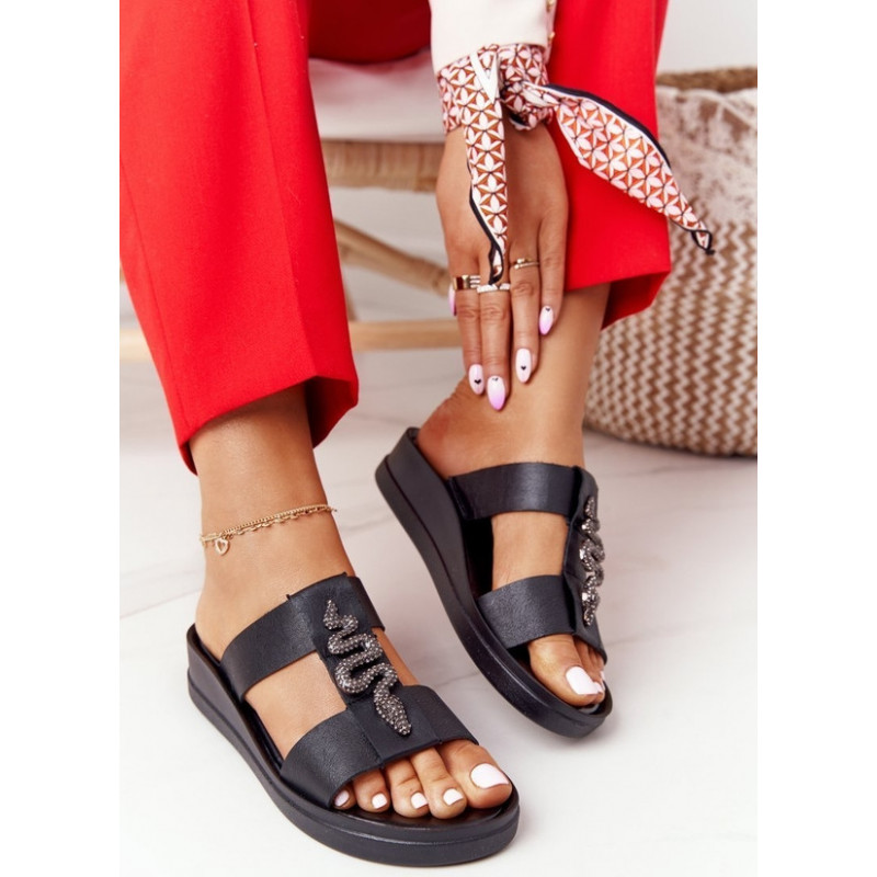 Czarne klapki Laura Messi w stylu casual