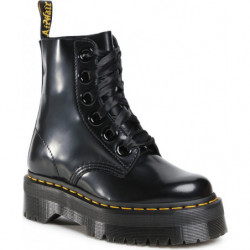 Czarne kozaki Dr. Martens w rockowym stylu