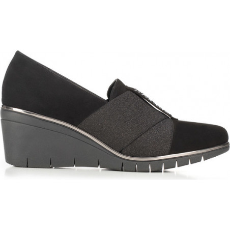 Czarne półbuty Wittchen w stylu casual z zamszu