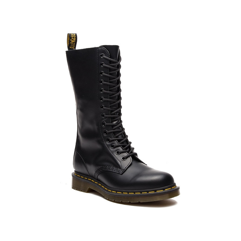 Czarne trapery damskie Dr. Martens ze skóry sznurowane